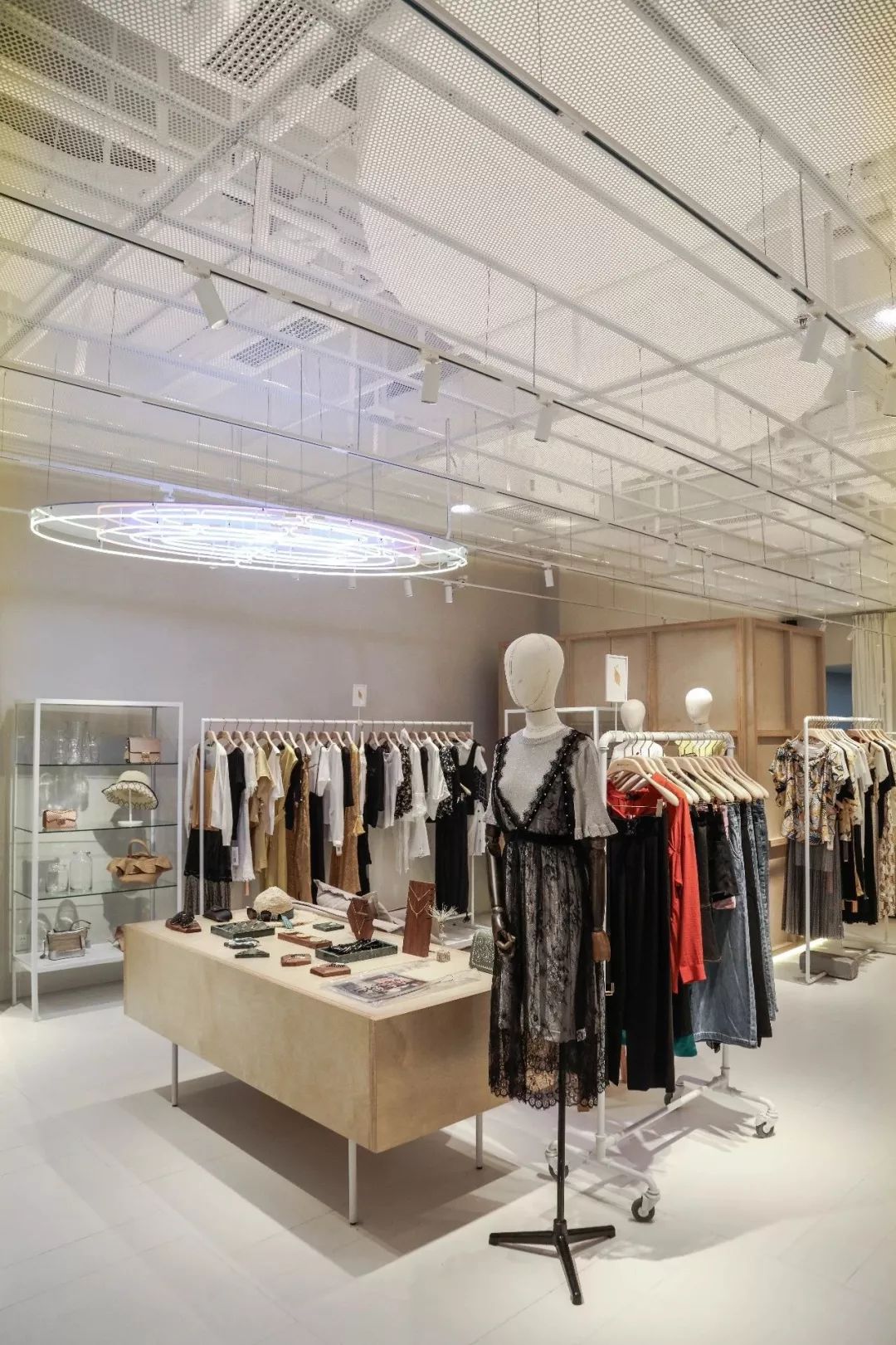 服装竞争激烈,服装行业现状和破局