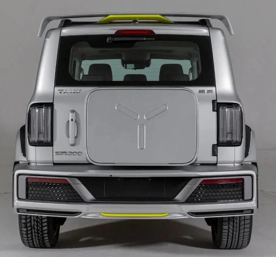 坦克300推赛博朋克版，预售30.8万元，长城真有点“飘”了