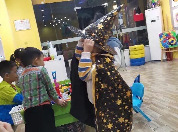 万圣节扮中国僵尸吓老外,万圣节为什么是崇洋媚外