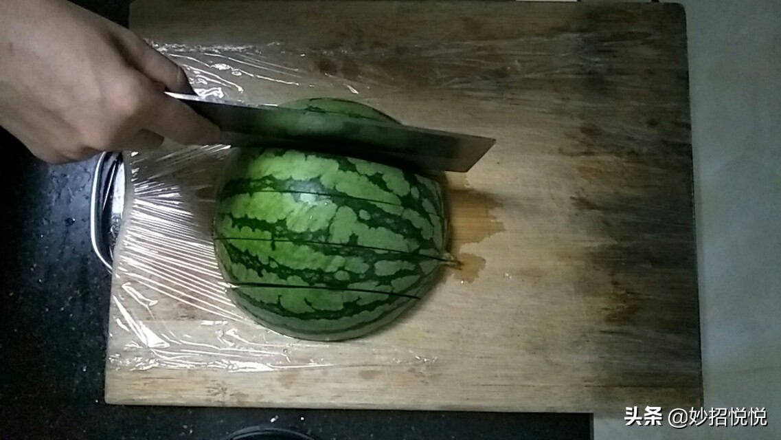 西瓜原来是这样切的,吃了很多年西瓜