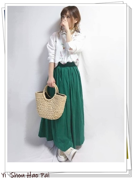 今年流行的绿色穿搭风,春天亮色系衣服颜色及搭配