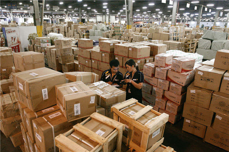 快递卡车司机每天日常生活,快递货车司机的一天