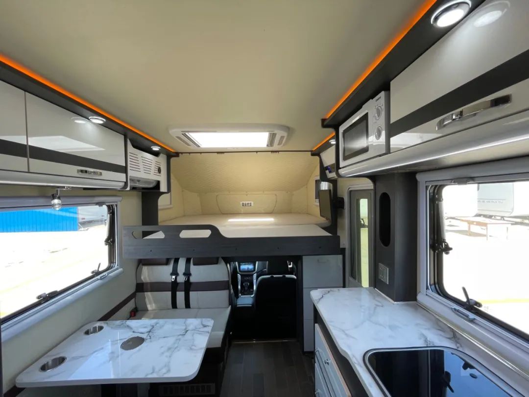 爱旅途t70四驱皮卡房车后横床,爱旅途房车t90和t70底盘有什么区别