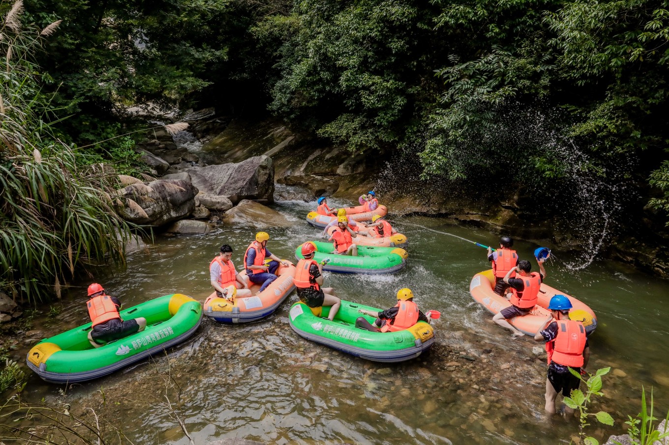 桐庐山湾湾漂流门票多少,桐庐山湾湾漂流景区在什么地方