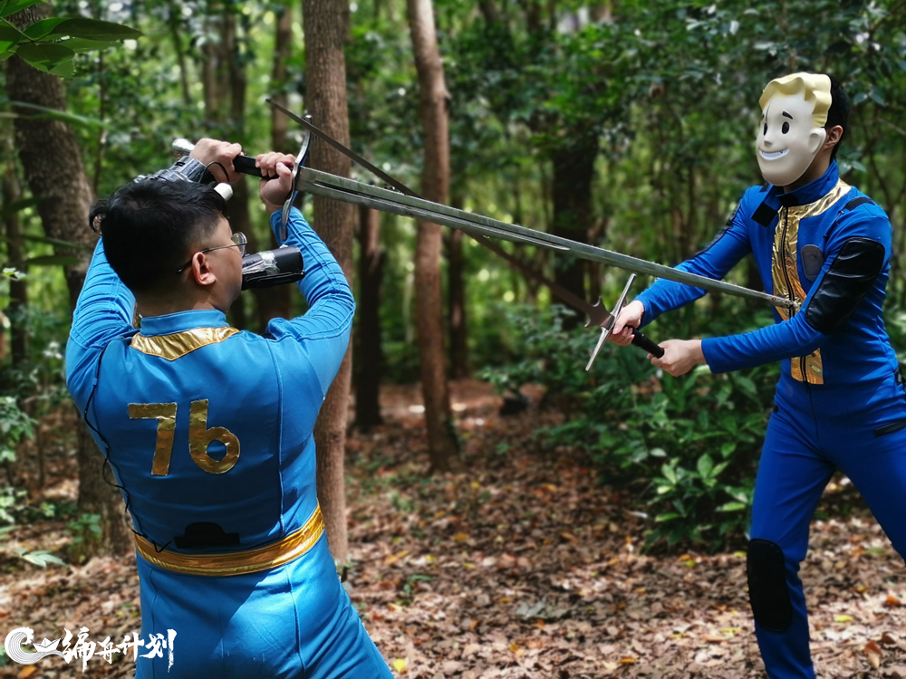 从激光枪到核子可乐，这群玩家在现实中还原了游戏大作《辐射》