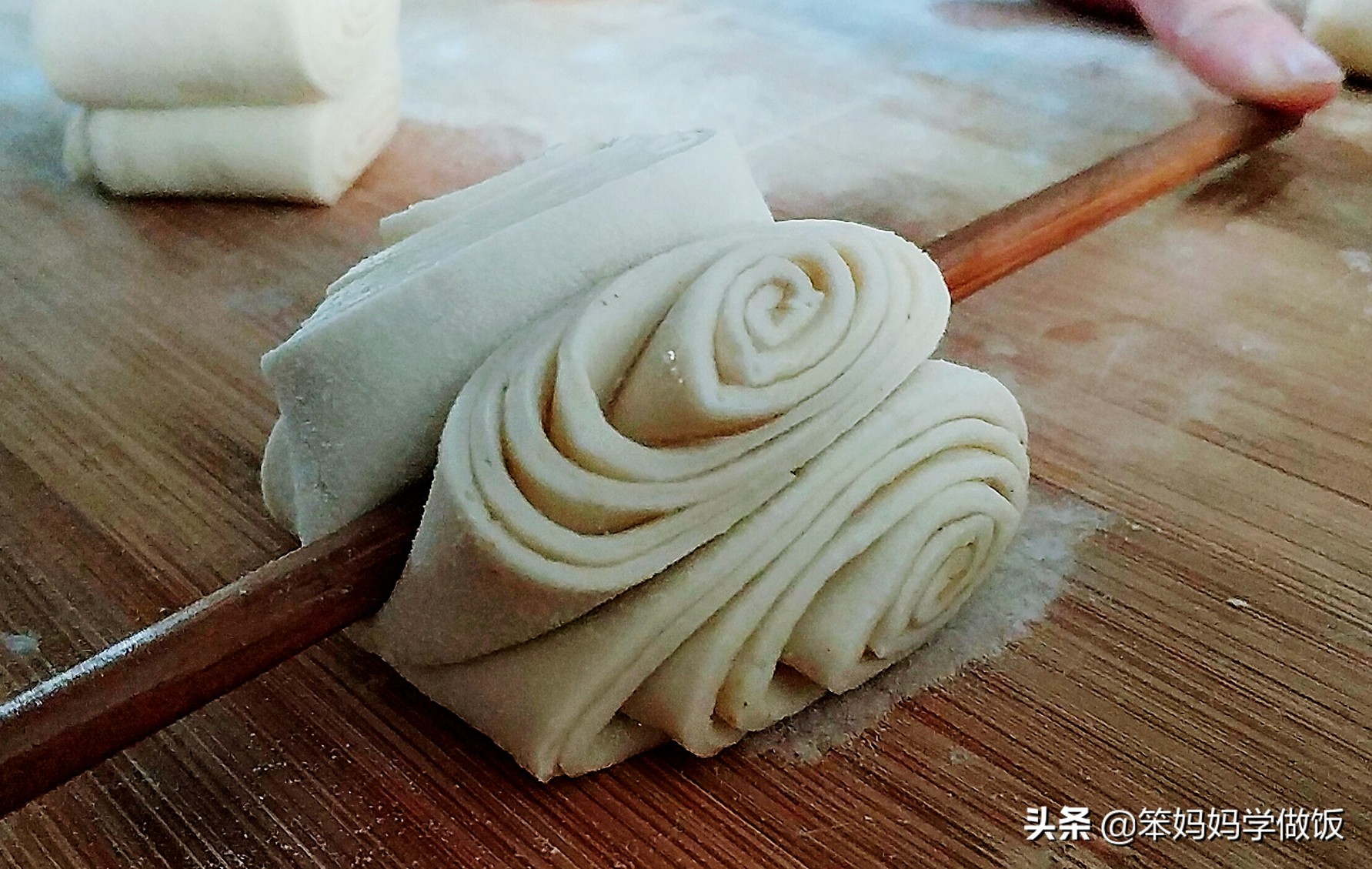 花卷新做法双手一卷酥脆又松软,怎样做花卷又好看又简单