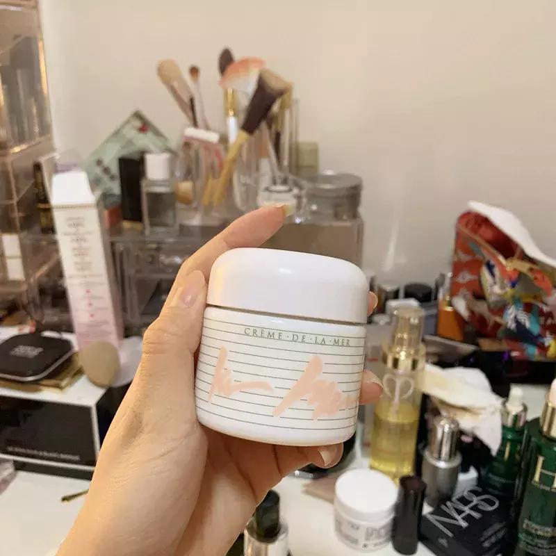 晚上睡觉前涂很多护肤品好吗,晚上必须睡前涂护肤品吗