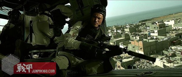 美国黑鹰战机坠落视频,黑鹰坠落最震撼视频