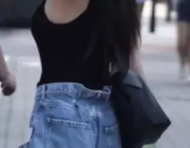 blackpink穿什么衣服都好看 (blackpink的穿搭都是品牌方搭配的吗)