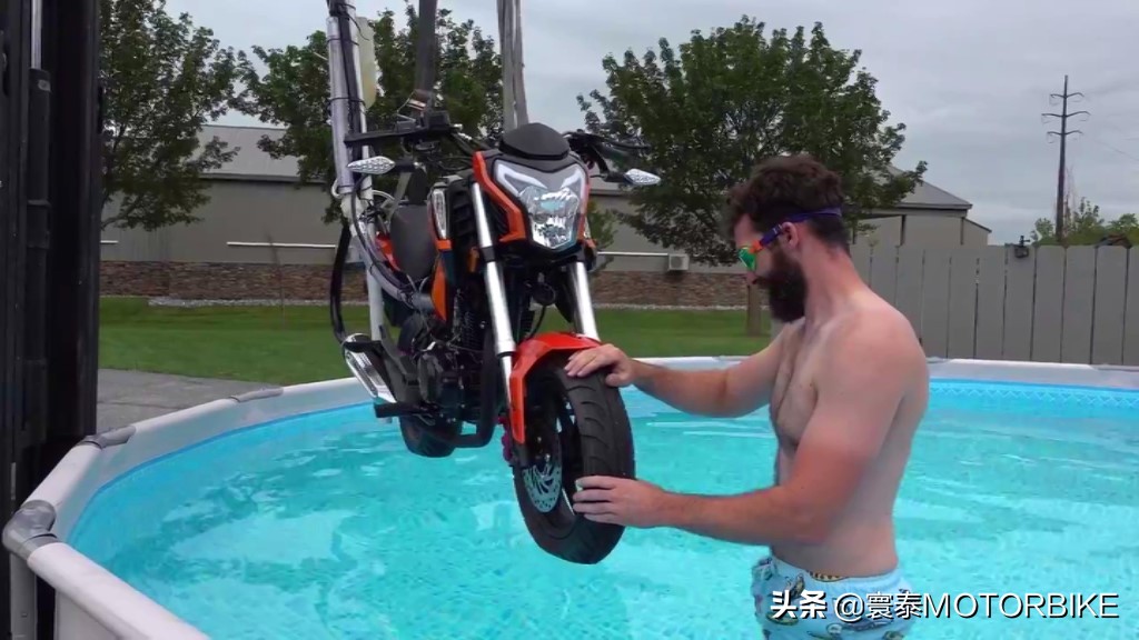 摩托车涉水高度测试,摩托车水面测试