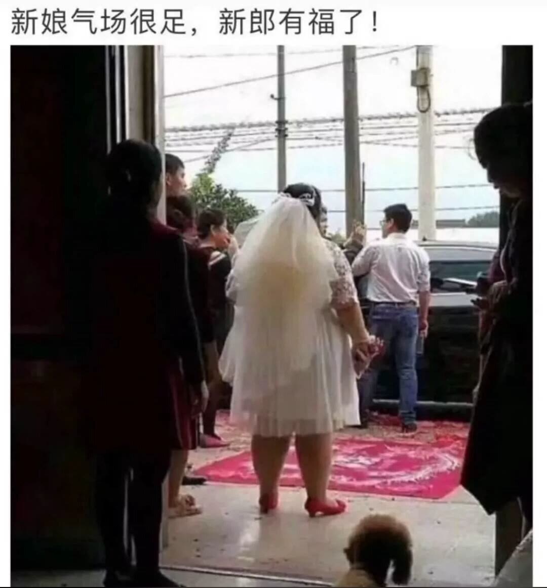 幽默笑话:女闺蜜逗弟弟:我给你做媳妇吧?结果弟弟：我幼儿园有