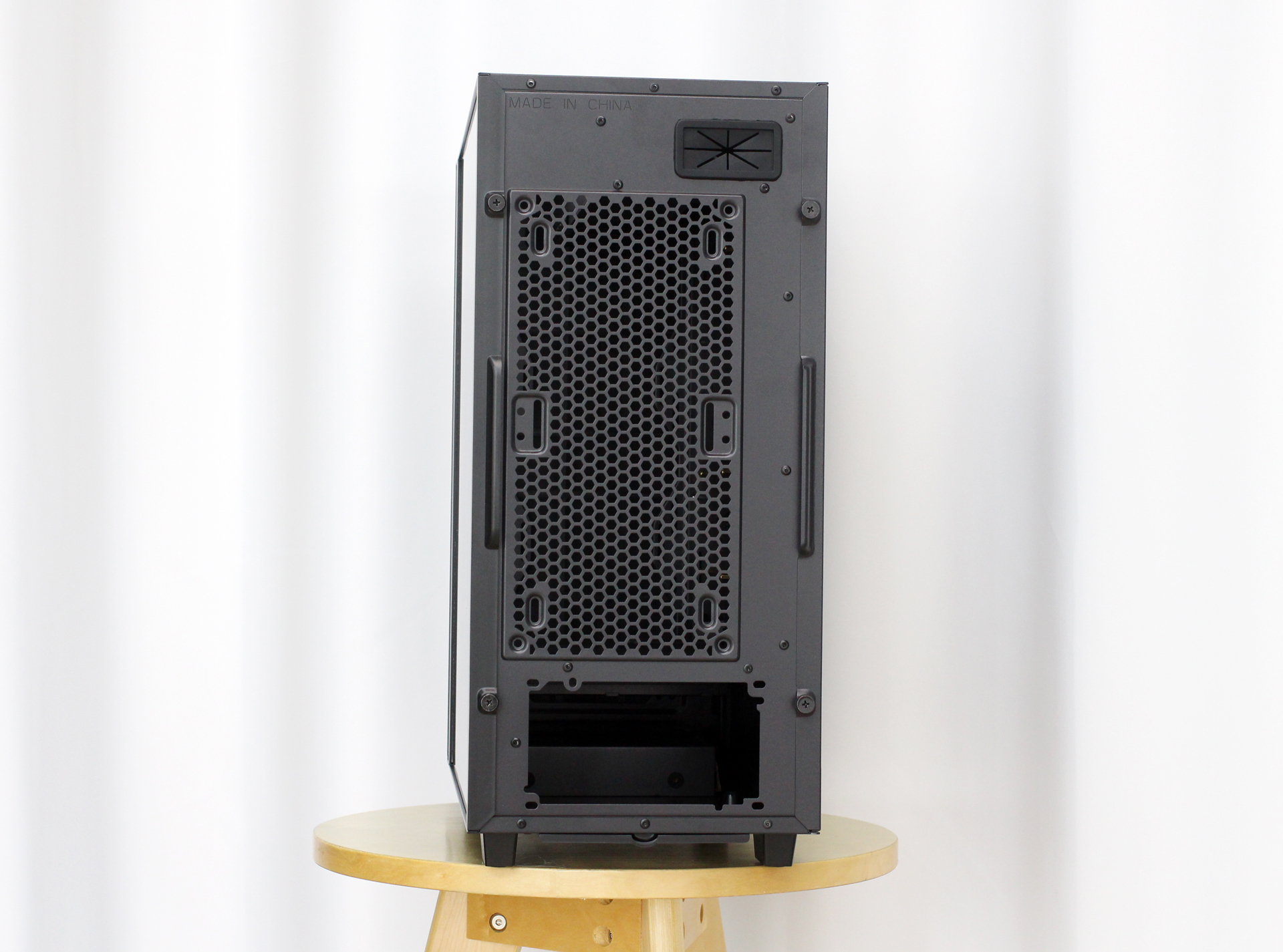 鑫谷atx3.0850w全模组,鑫谷机箱可以装三风扇显卡吗