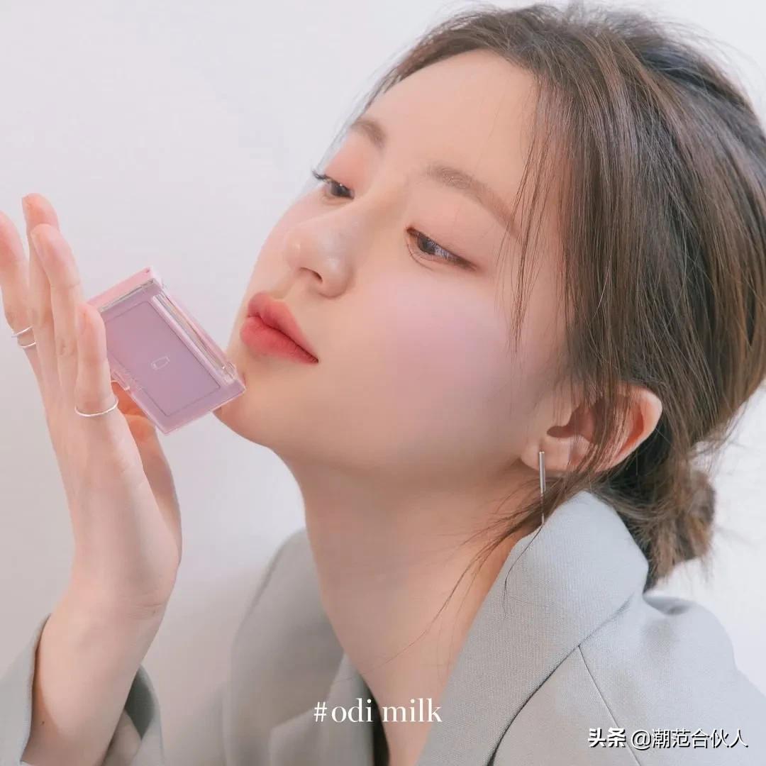 李佳琦omg这个产品也太好用了吧,李佳琦被称为美妆界的代名词