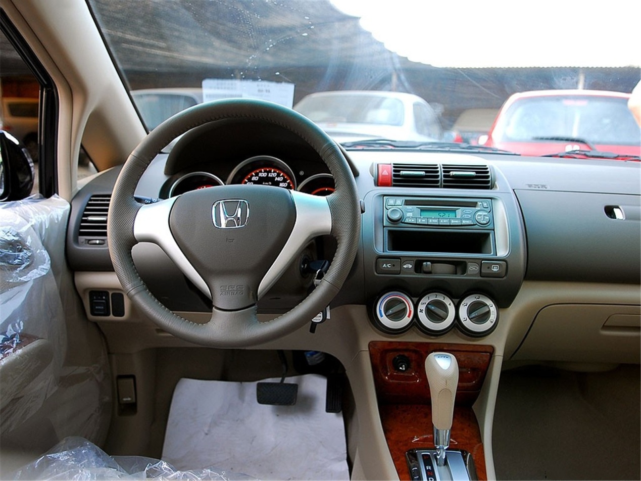 三厢飞度值得入手吗,1万2万多的飞度值得买吗