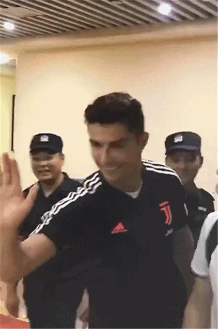 c罗在中国护球迷,葡萄牙vs加纳c罗与小球迷击掌