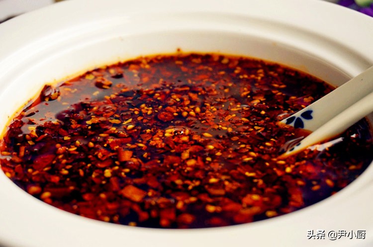 川菜最正宗的辣椒油的制作方法,家庭辣椒油的做法及配方窍门