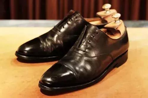 怎么才能让鞋子干燥不臭,如何使鞋子保持干燥