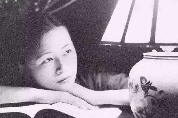 徐志摩前妻张幼仪，二婚嫁给医生，帮夫成就事业，晚年生活很幸福