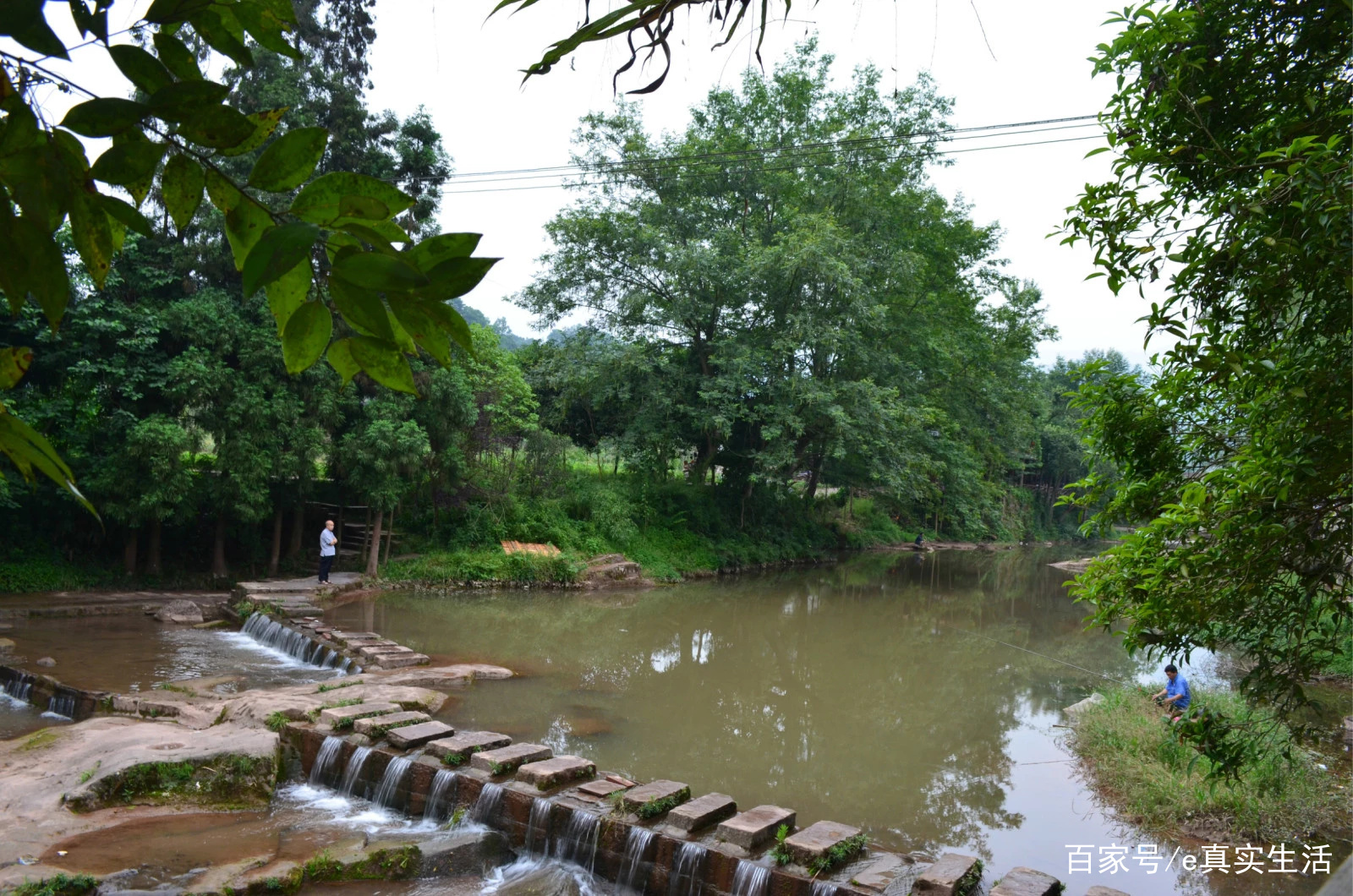 上里古镇，一个名副其实的古镇，人很少，跟丽江大研古城有的一比