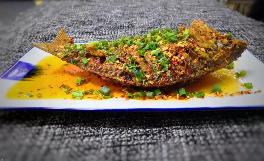 特色烤鱼一鱼两吃,一鱼两吃的烤鱼