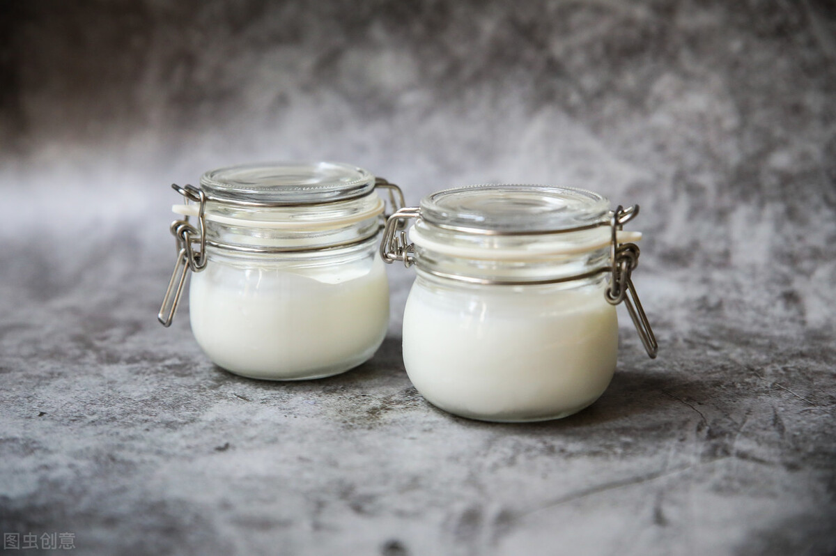 喝酸奶皮肤会变好吗,女人坚持喝一个月脸蛋变干净