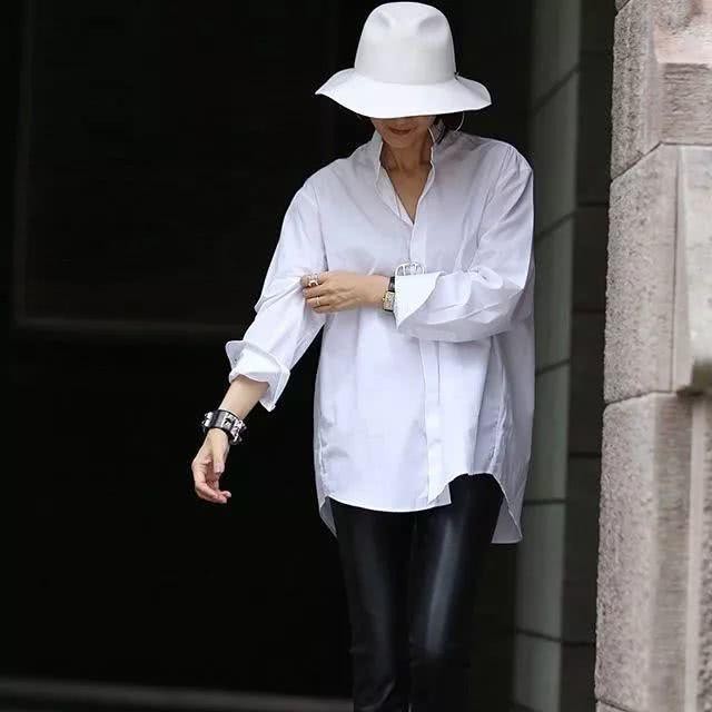 中年女性穿减龄时尚衬衫,中年女人穿这三件更优雅贵气