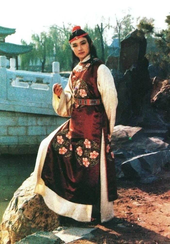 “宝哥哥”欧阳奋强87年误入黑店被骗25元,论理被围堵险些挨打