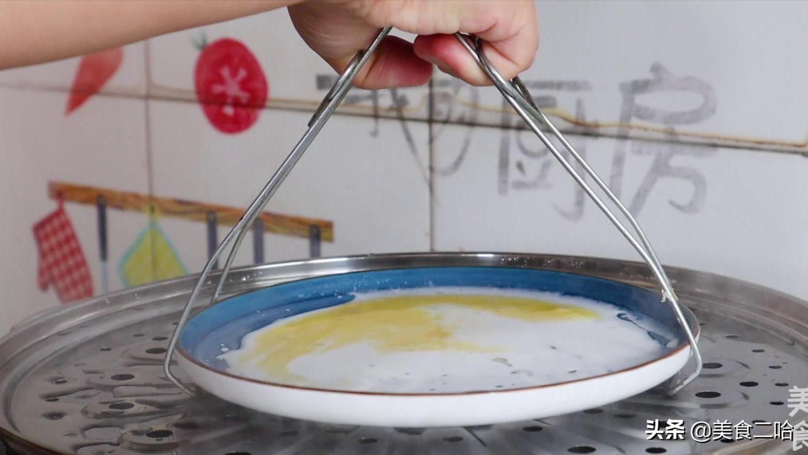 在家就可以吃上美味又健康肠粉,想吃肠粉不用买自己用小方法做