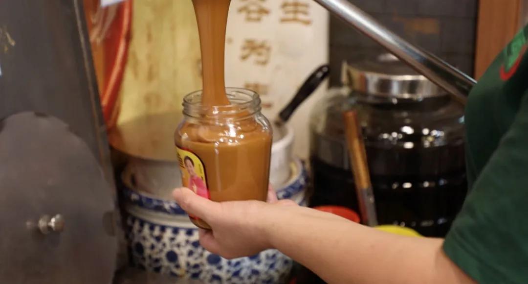 正宗老北京二八酱国营店,探秘老北京炸酱面