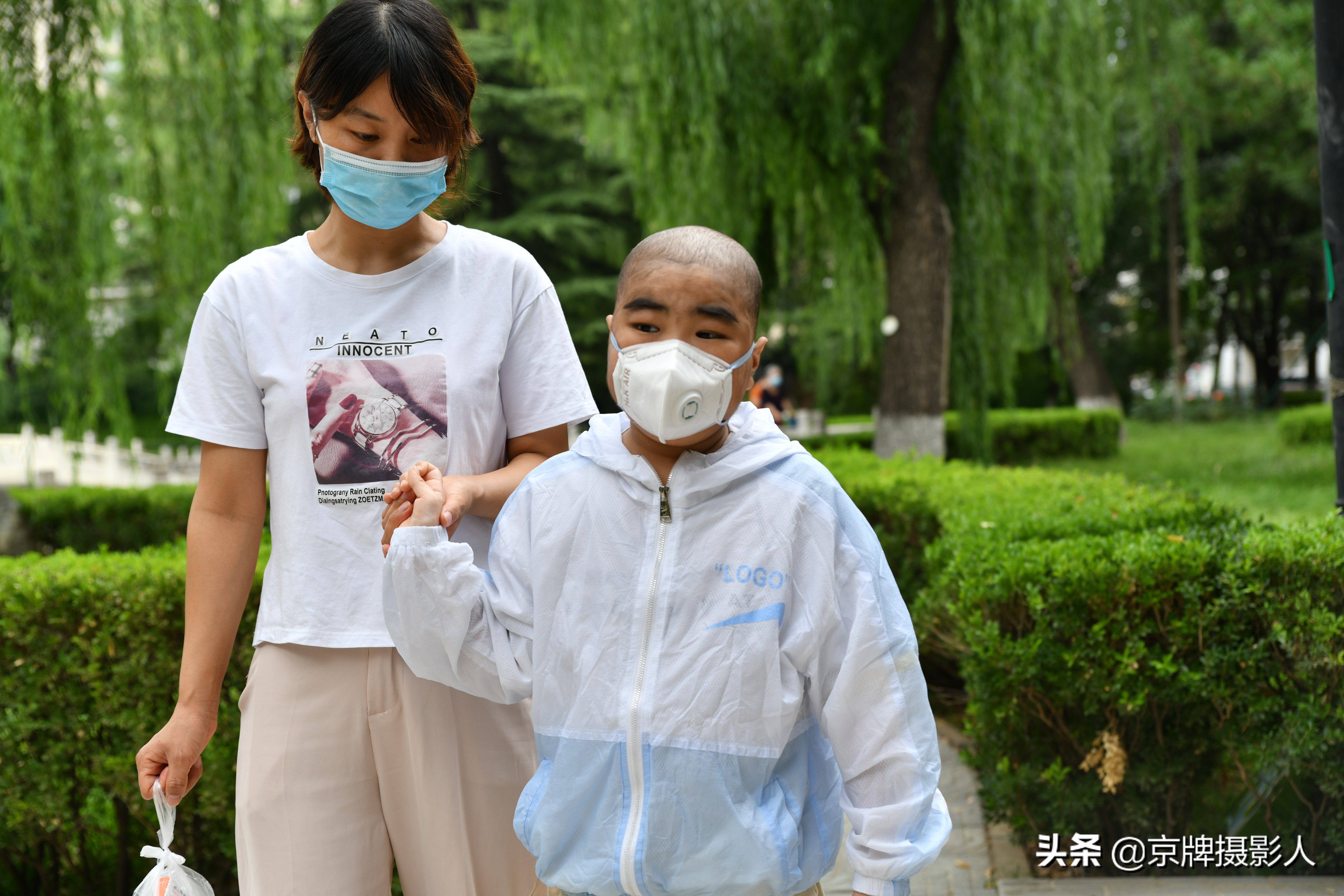 小男孩好心献血却丢了性命,小伙献血多次却没能救活家人