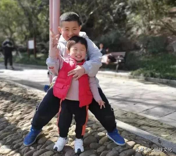 富春五小五年级姜凯瑞《你来比划我来猜》