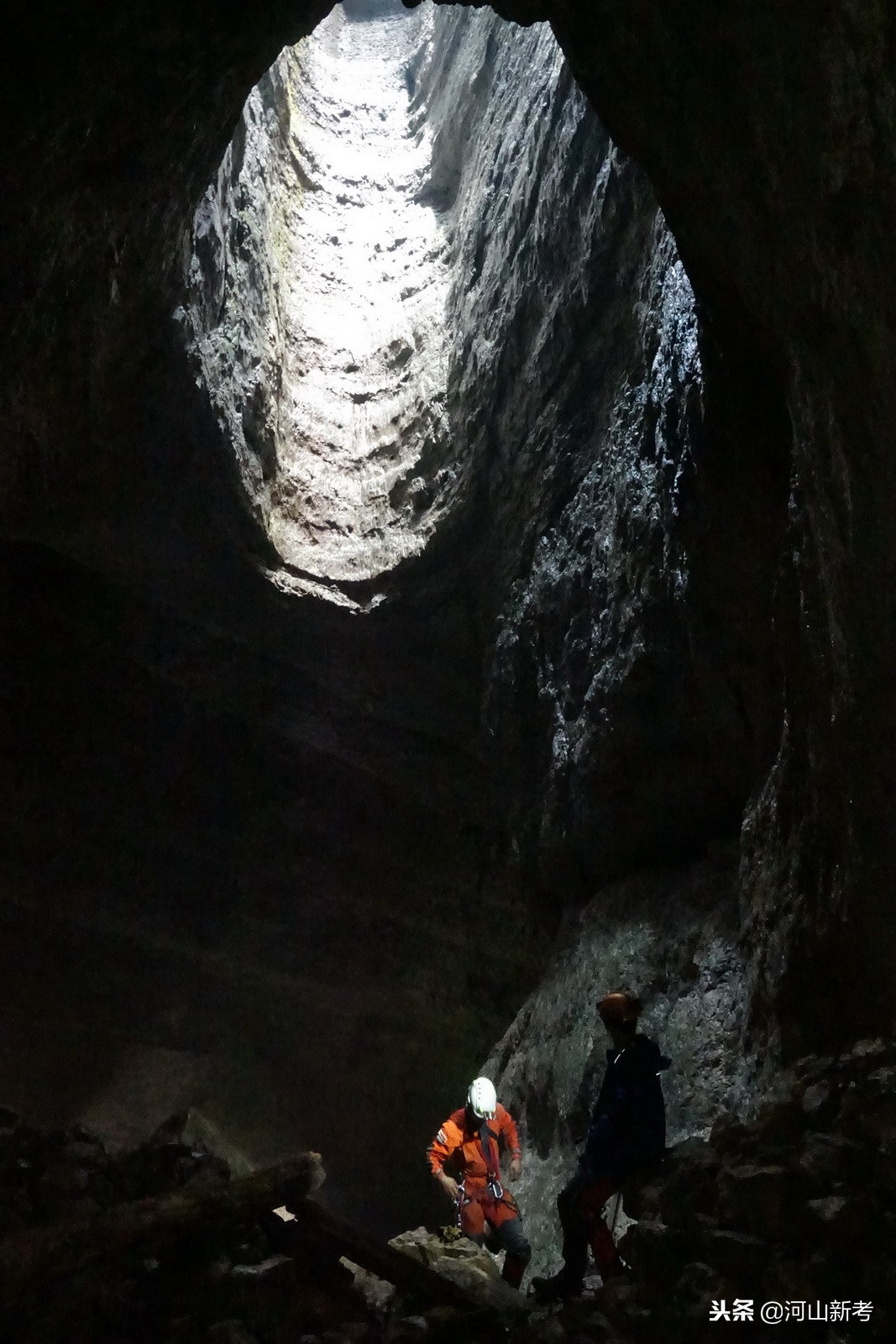 探险中国天坑视频,专家探险贵州神秘天坑完整版视频