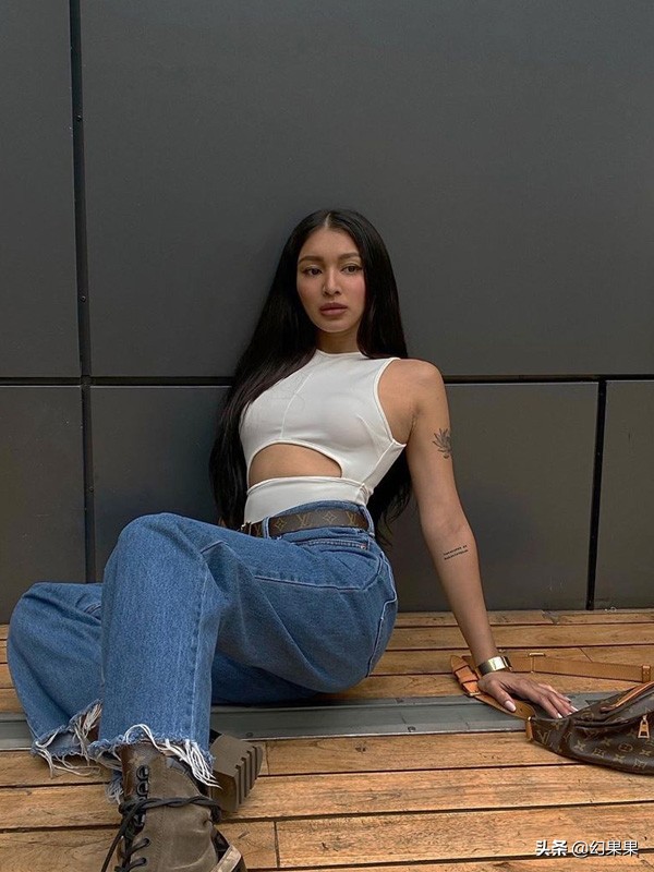 明星紧身牛仔裤的搭配,明星宽松裤子搭配