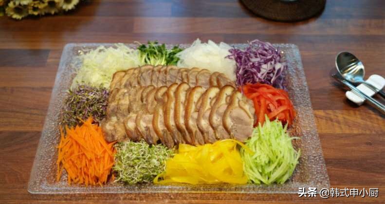 东北经典的酱猪肘怎么做入味,韩式猪肘最好吃的做法