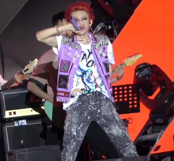 演戏全脸抽搐的男明星,男星晕倒翻白眼