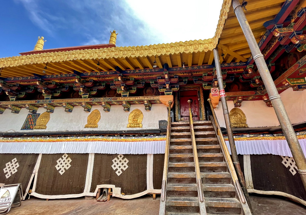 游1300年历史大昭寺，遇17岁无证导游，她说已做了四年讲解