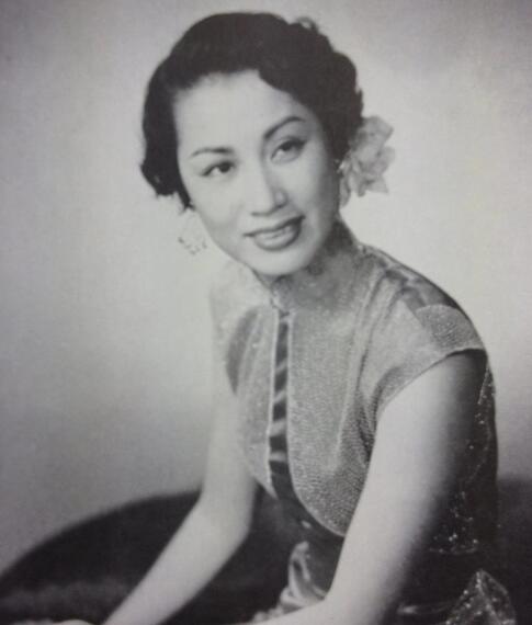 1988年,在大会上“请小平同志不要吸烟”的女人,后来怎样了