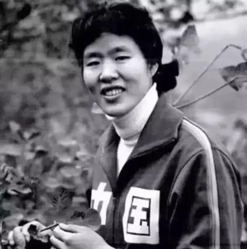 郎平的坎坷情史，为国家体育事业2次放弃爱情，年过半百终获幸福