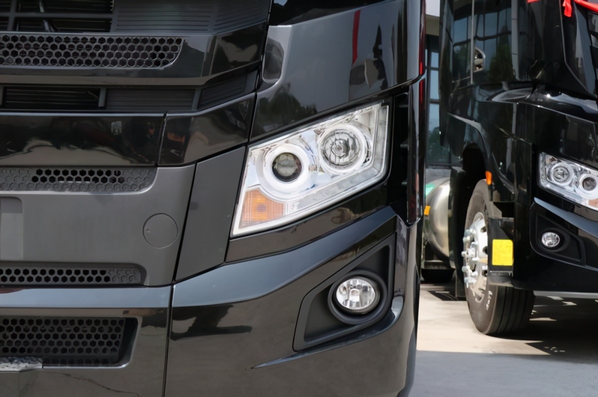 安能快速发展集中采购定制的重卡有什么特别之处？