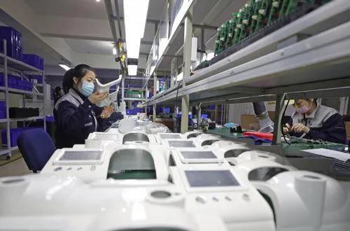 各国派飞机来中国拉物资,全球停摆的节奏