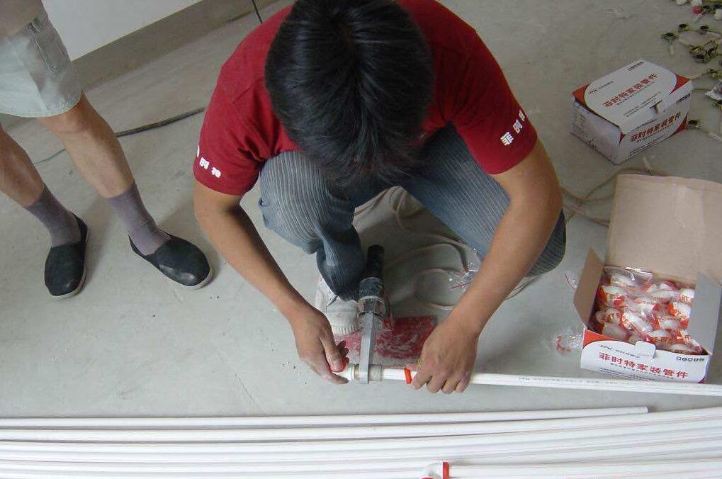 新房装修换了新水管，入住后就漏水了，老师傅：没做好这点难怪漏