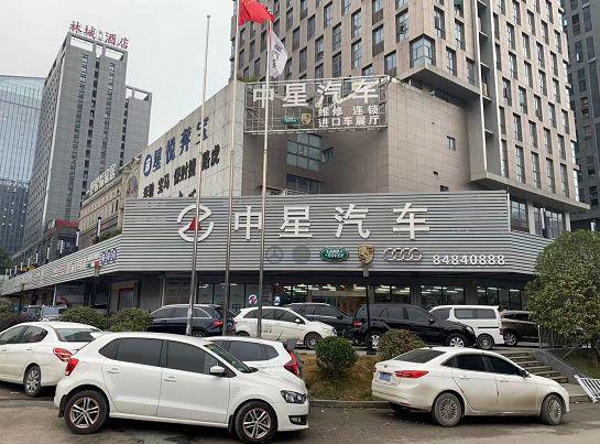 男子花50万买奔驰,男子花500万买二手车