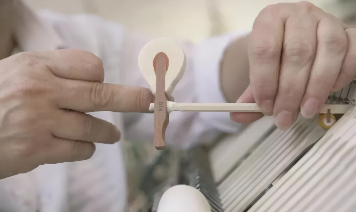 钢琴琴键不起来了怎么办,电子钢琴琴键不响怎么修