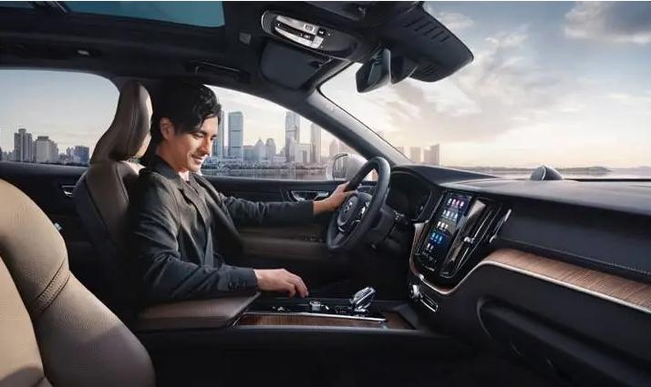 沃尔沃新款xc60携手中国足球,北欧扛把子全新沃尔沃xc60