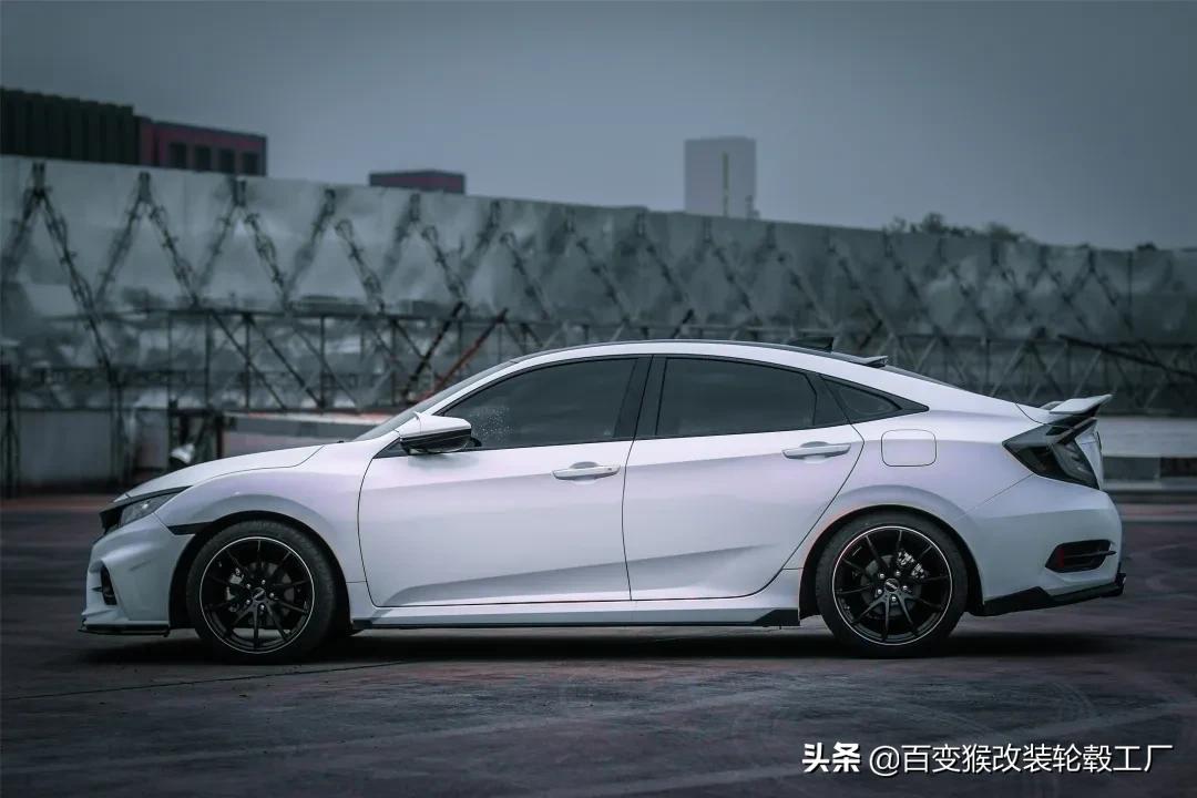 思域最新颜色改色,思域亮黑改色