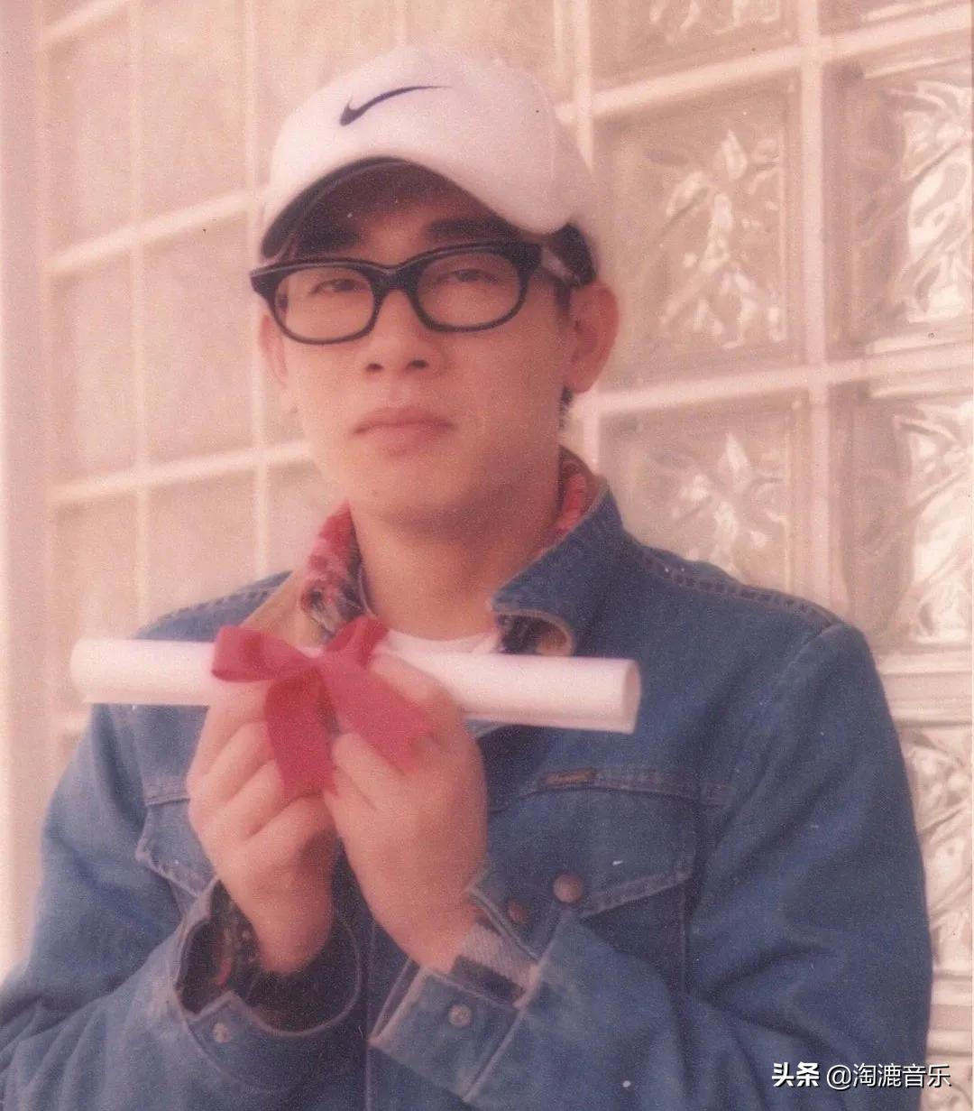 小混混歌手,组过乐队的rapper