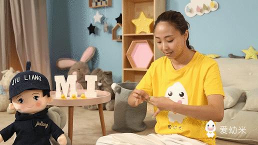 儿童早教捏球,怎么用橡皮泥做解压球