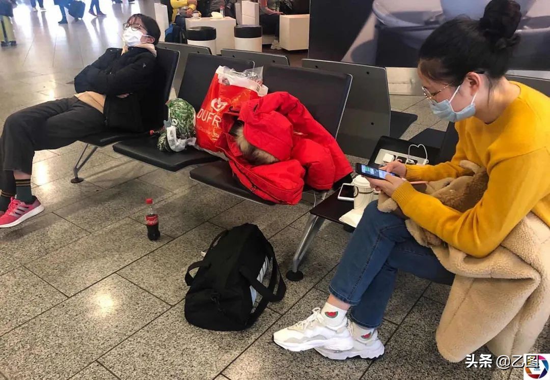 温暖，同胞滞留德国机场后领事馆介入，重测体温后大部分登机回国