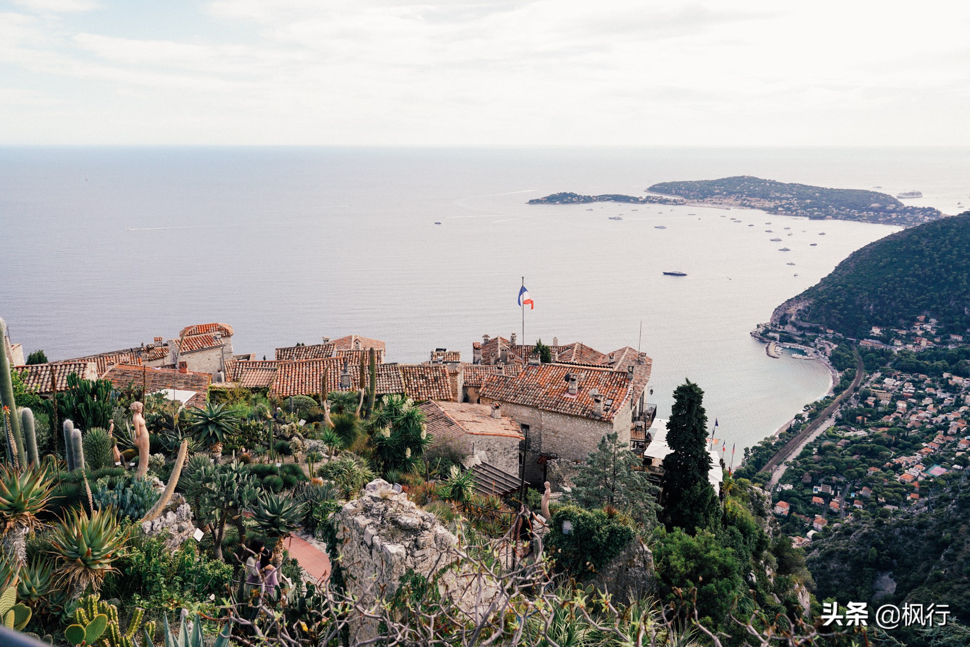 比巴黎浪漫还安全，南法海边的这几个风情小镇，好莱坞电影取景地