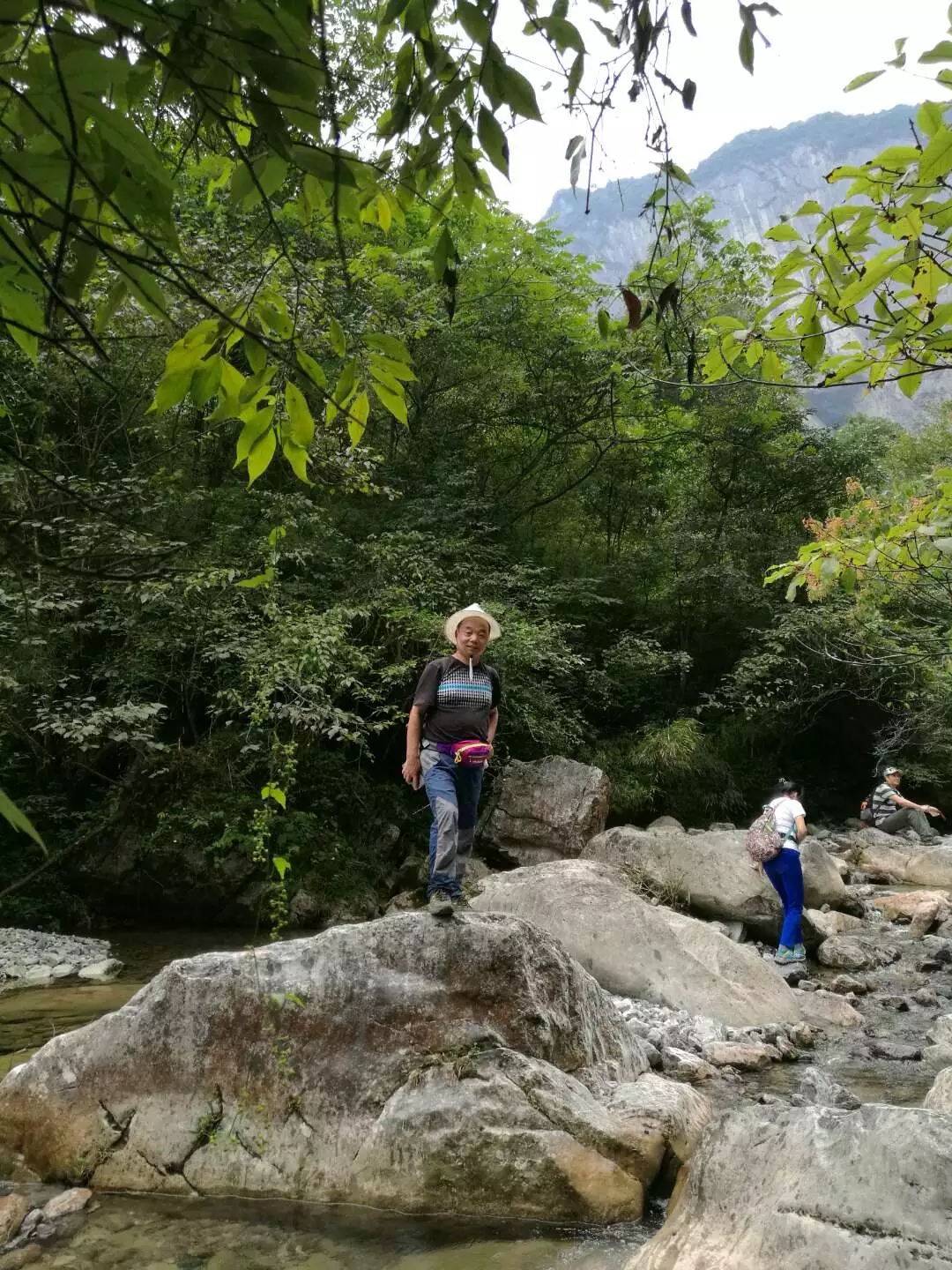 西漂湾瀑布群,建始西漂湾瀑布群